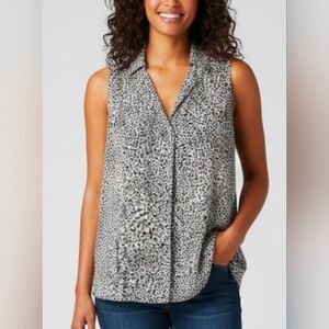 Peace and Pearl's Size Medium Blouse Black and White